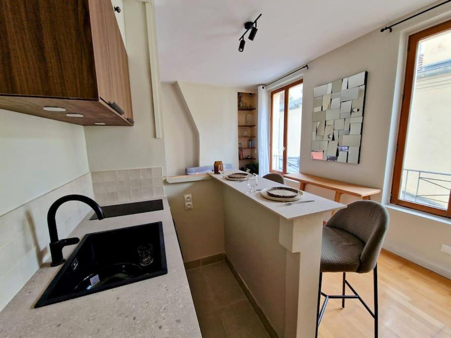 Studio Calme Et Ensoleille Entierement Renove Paris Exterior foto